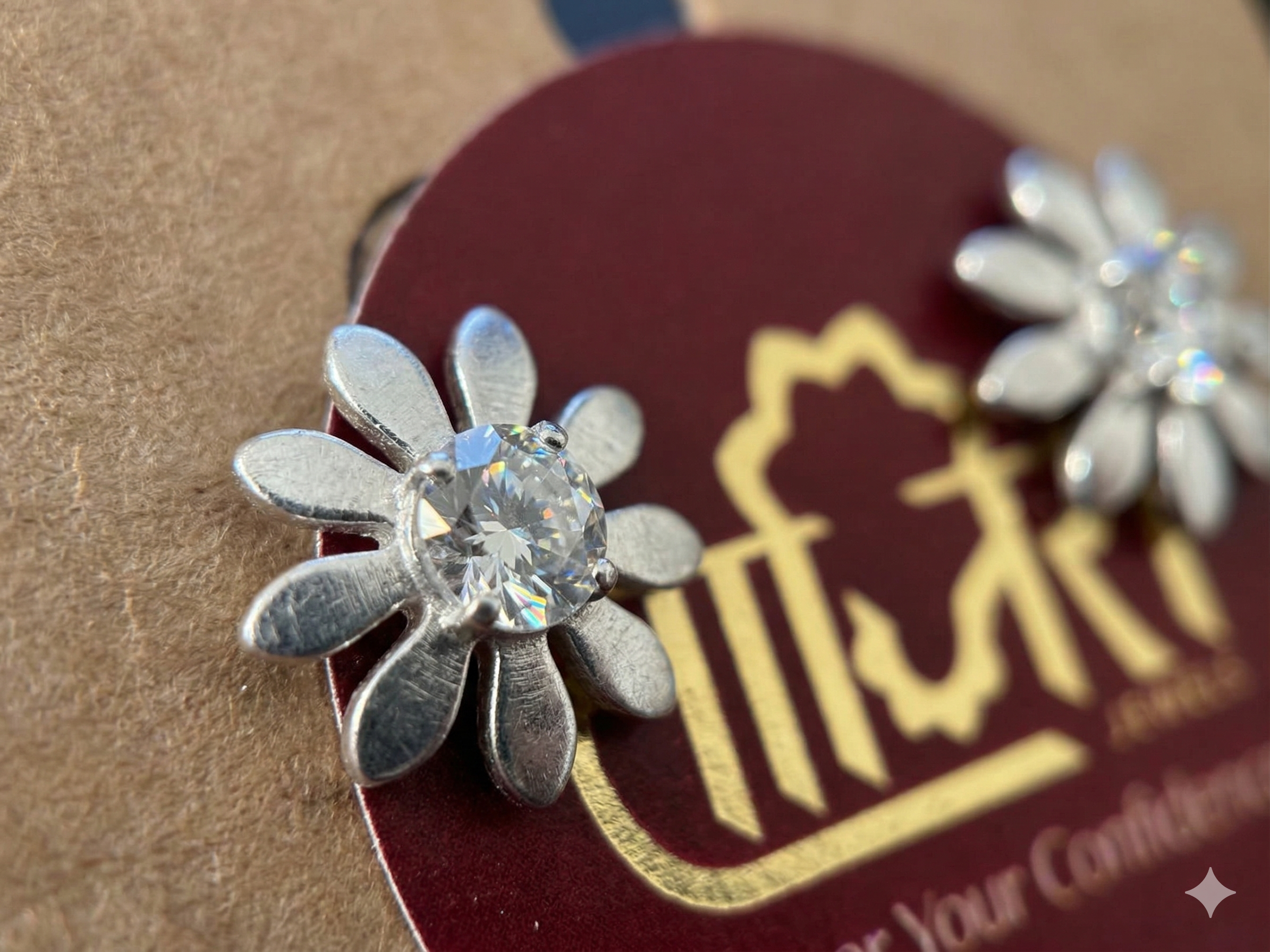 SILVER FLOWER DIMOND STUD